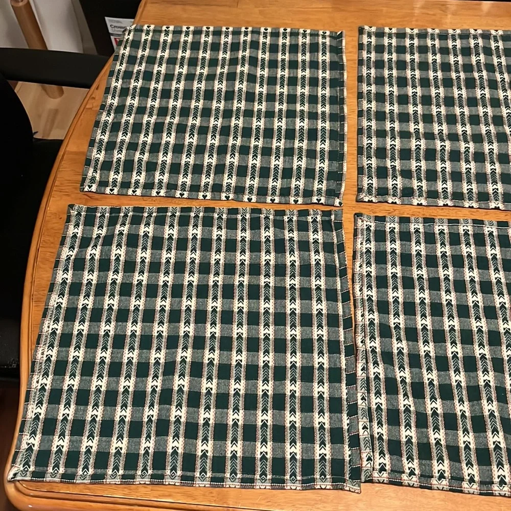 Set of 2 Handmade Cloth Reversible Placemats with 4 Coordinating Cloth Napkins